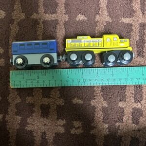 Set Of Two Maxim Enterprise Train‎ Cars; Magnetic